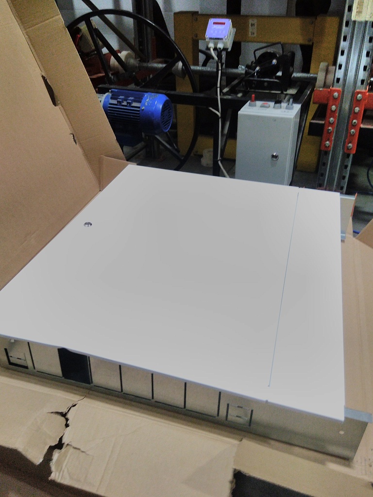 Уцененный товар (замятие дверцы   (БОЙ СКЛАДА)): Шкаф распределительный встроенный STOUT 8-10 выходов (ШРВ-3) 670х125х746