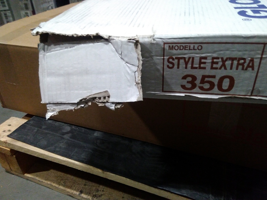 Уцененный товар (нетоварный вид упаковки): Радиатор биметаллический Global STYLE EXTRA 350 8 секций боковое подключение (белый RAL 9010), STE03501008