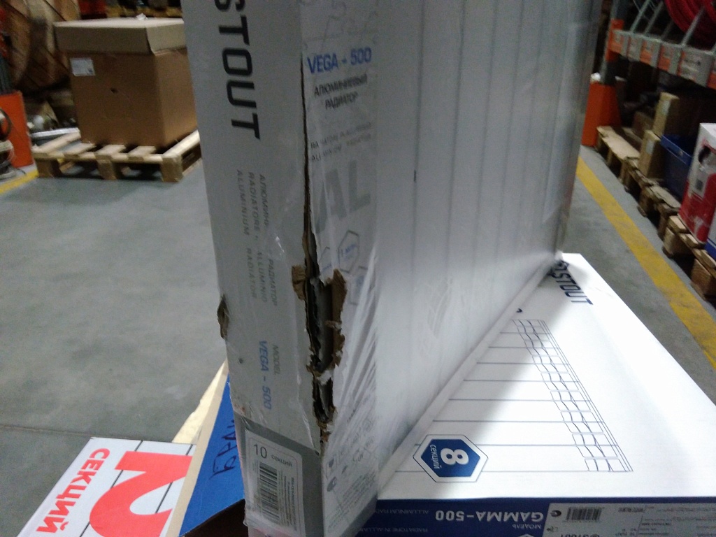 Уцененный товар (нарушена упаковка, замятие и сколы на крайней секции): Радиатор алюминиевый STOUT VEGA 500 10 секций боковое подключение (белый RAL 9016), SRA-1310-050010