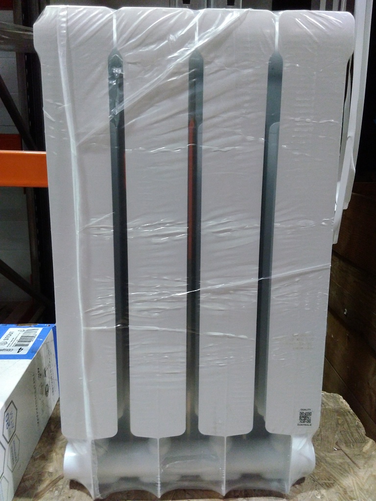 Уцененный товар (сколы на крайней секции): Радиатор биметаллический STOUT Space 500 4 секции боковое подключение RAL9016, SRB-0310-050004