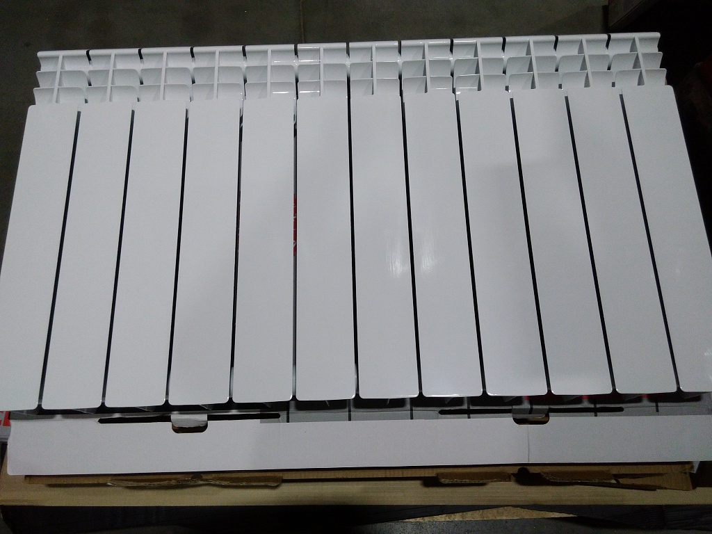 Уцененный товар (трещина на коллекторе, брак покраски на ламели): Радиатор биметаллический ROMMER Profi BM 500 12 секции боковое подключение (BI500-80-80-150) (RAL9016), RBM-1210-050012
