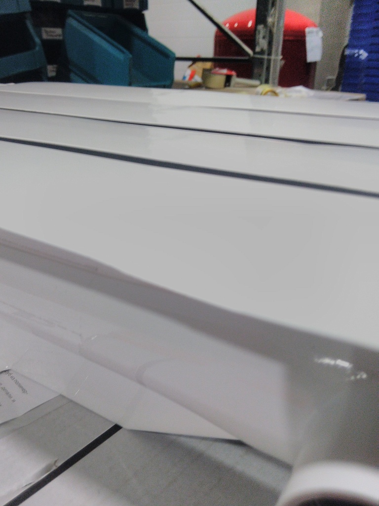 Уцененный товар (замятие ламели крайней секции): Радиатор алюминиевый ROMMER Plus 500 4 секций боковое подключение (RAL9016), RAL-3210-050004