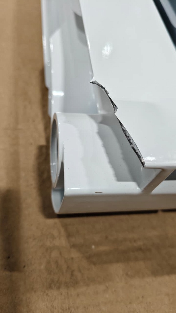 Уцененный товар (скол на ламели крайней секции): Радиатор биметаллический ROMMER Profi BM 350 6 секций боковое подключение (BI350-80-80-130) (RAL9016), RBM-1210-035006