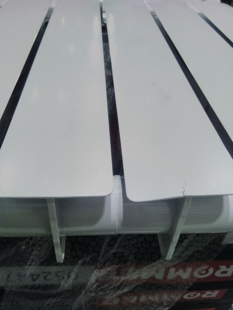 Уцененный товар (трещина на ламели): Радиатор биметаллический ROMMER Optima BM 500 10 секций боковое подключение (RAL9016), RBM-0210-050010