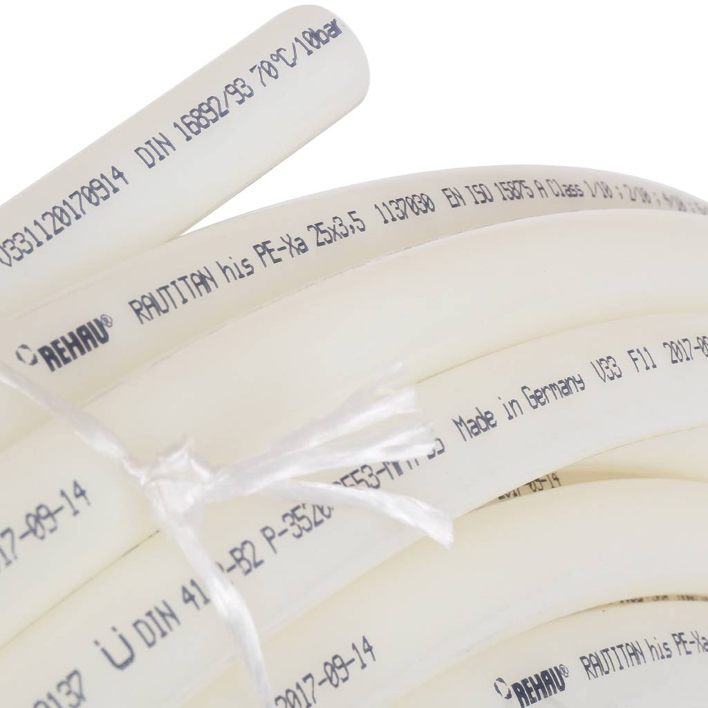 Труба водопроводная РЕХАУ RAUTITAN his 25x3,5 мм, бухта 50 м из сшитого полиэтилена, 11370301050