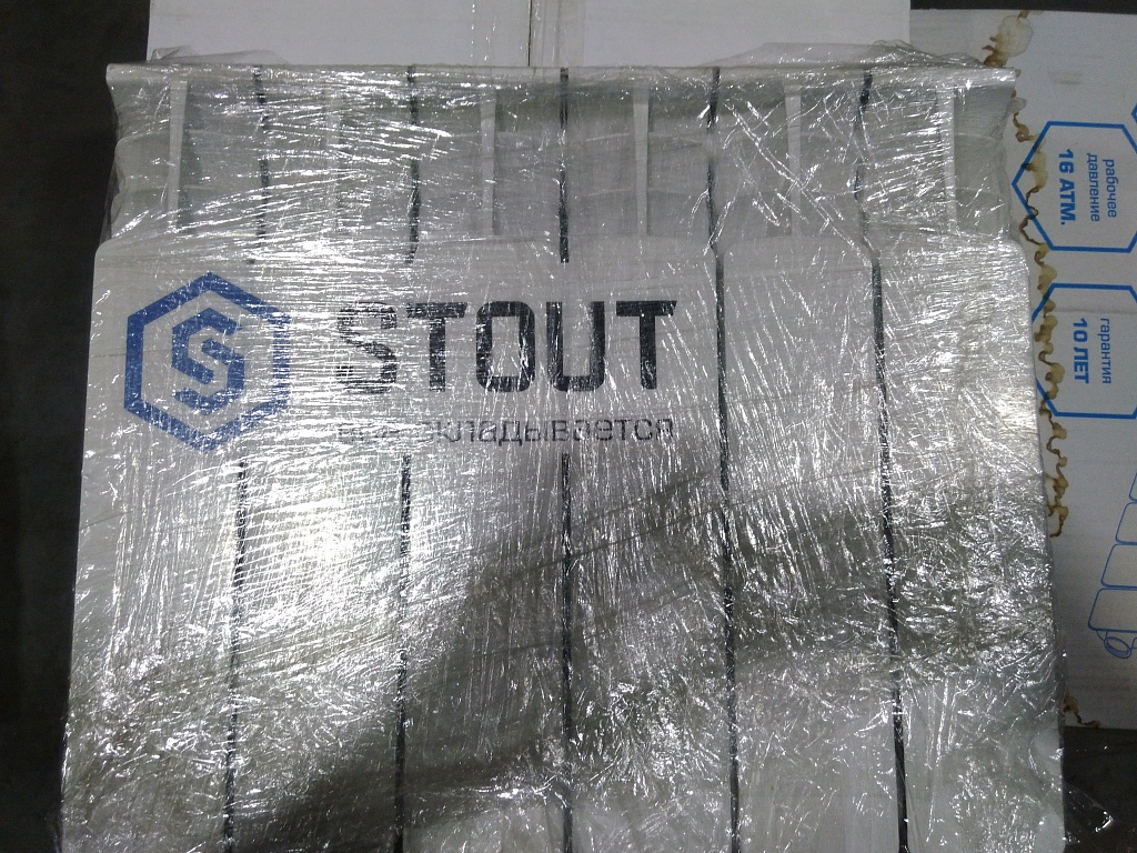 Уцененный товар (с экспозиции, отсутствует упаковка): Радиатор биметаллический STOUT Space 350 6 секций боковое подключение RAL9016, SRB-0310-035006