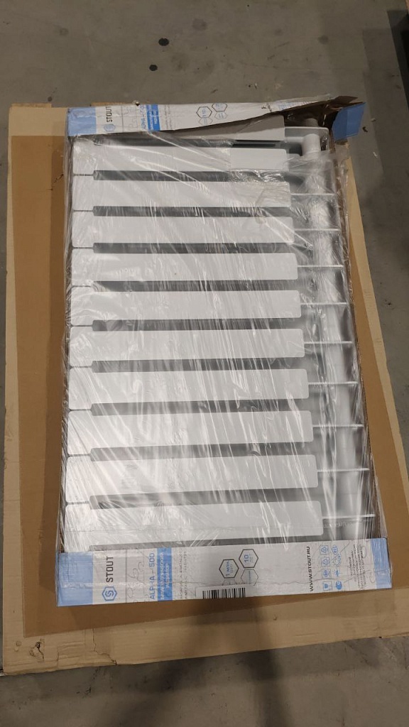 Уцененный товар (нарушена упаковка, трещина на ламели крайней секции): Радиатор биметаллический STOUT ALPHA 500 12 секций боковое подключение (белый RAL 9016), SRB-2310-050012