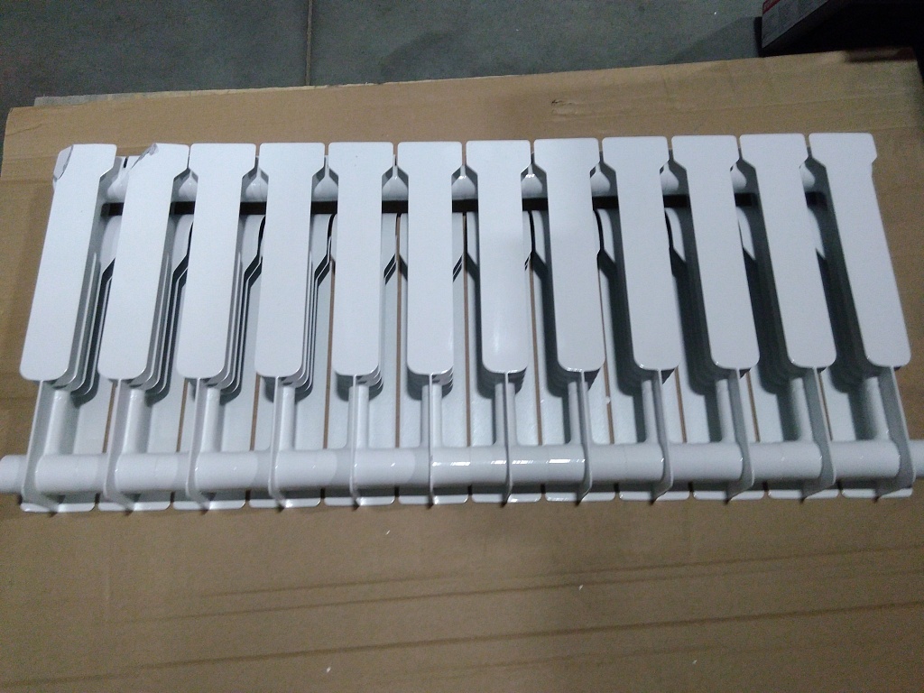 Уцененный товар (сколы на ламелях, замятие ламели на крайней секции): Радиатор биметаллический ROMMER Profi BM 350 12 секций боковое подключение (BI350-80-80-130) (RAL9016), RBM-1210-035012