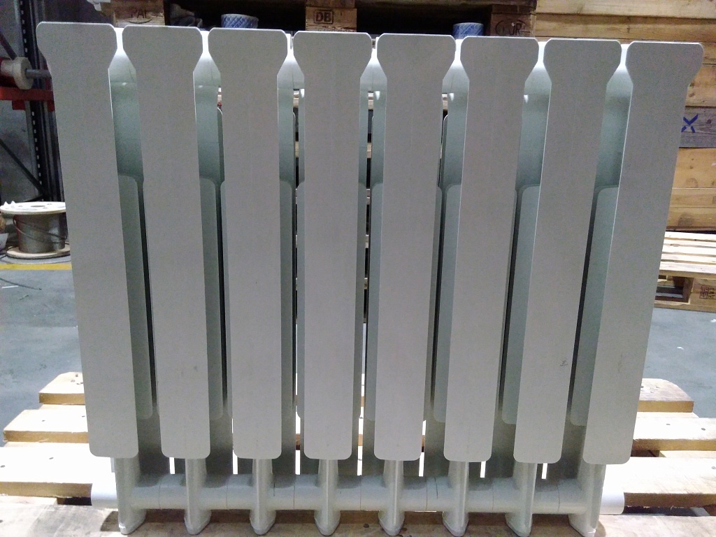 Уцененный товар (царапины, потертости, следы скотча, с экспозиции): Радиатор алюминиевый STOUT Bravo 500 8 секций боковое подключение RAL9010, SRA-0110-050008