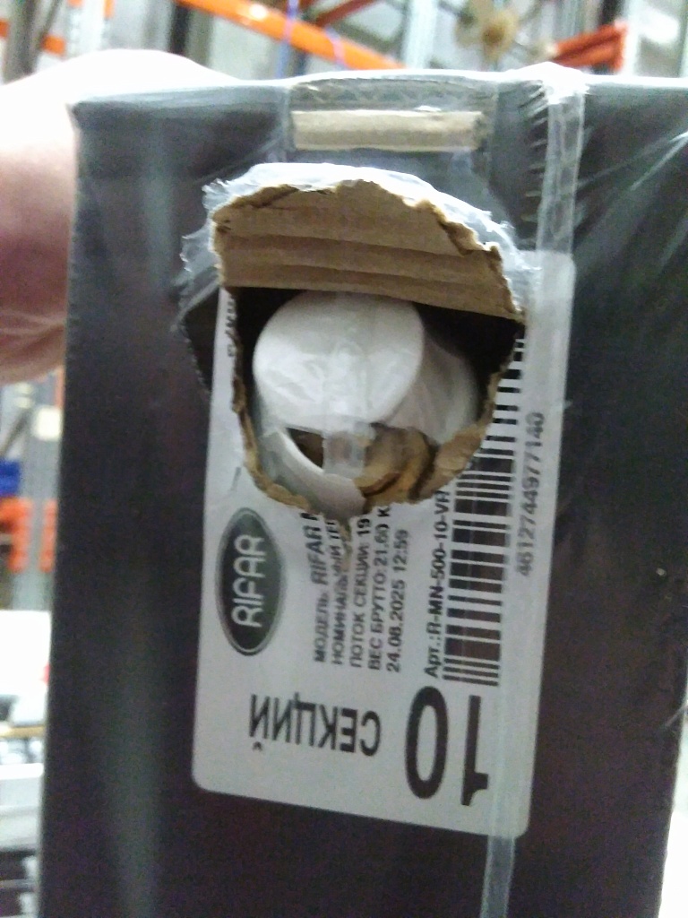 Уцененный товар (сколы, потертости на коллекторе, треснул колпачок, нарушена упаковка): Радиатор биметаллический RIFAR MONOLIT VENTIL 500 MVR 10 секций нижнее правое подключение (белый RAL 9016), 3RM50.VR-10