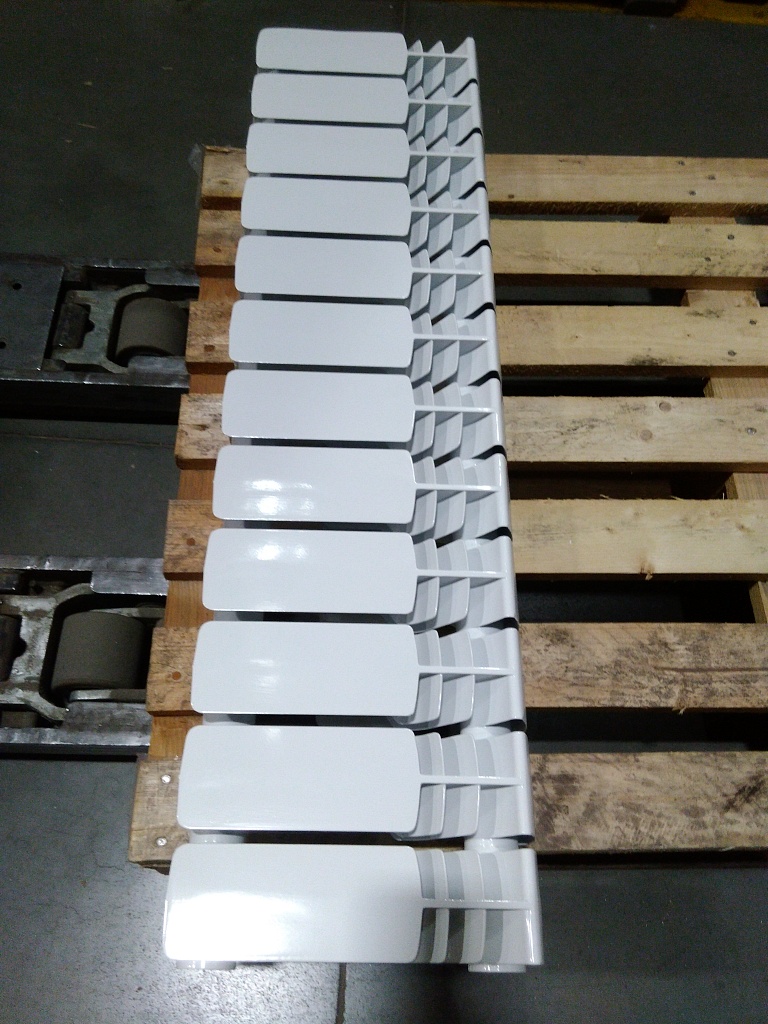 Уцененный товар (нарушена упаковка, скол ламели): Радиатор биметаллический ROMMER Plus BM 200 12 секций боковое подключение (RAL9016), RBM-3210-020012