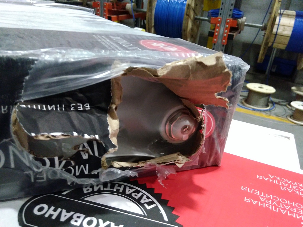 Уцененный товар (сколы, потертости на коллекторе, треснул колпачок, нарушена упаковка): Радиатор биметаллический RIFAR MONOLIT VENTIL 500 MVR 10 секций нижнее правое подключение (белый RAL 9016), 3RM50.VR-10