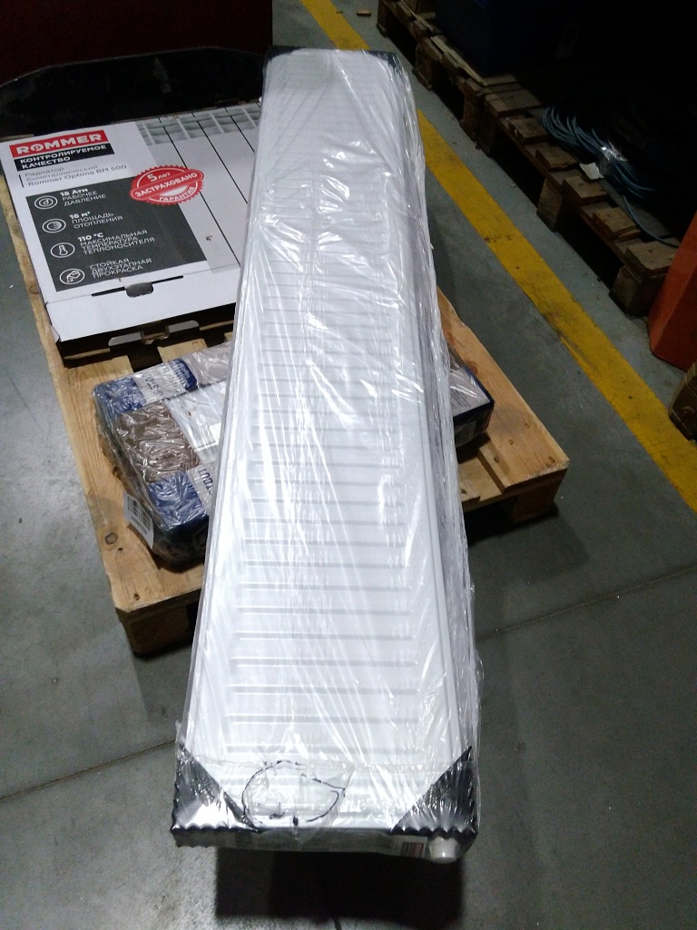 Уцененный товар (потертость на лицевой панели): Стальной панельный радиатор ROMMER Ventil 21/300/1800 нижнее правое подключение, RRS-2020-213180