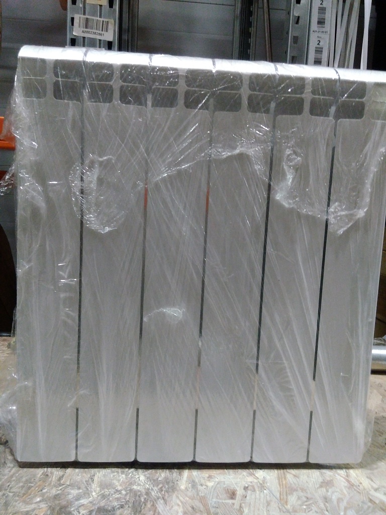 Уцененный товар (с экспозиции, отсутствует упаковка): Радиатор алюминиевый STOUT ALPHA 500 6 секций боковое подключение (белый RAL 9016), SRA-2310-050006