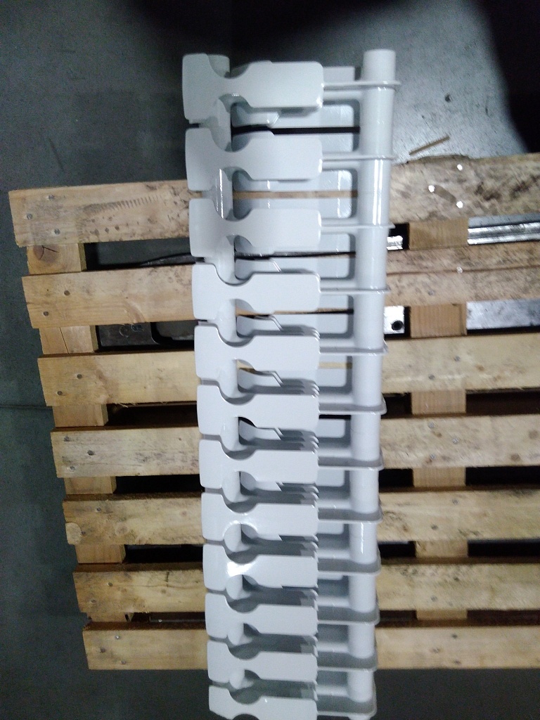 Уцененный товар (скол на ламели крайней секции, трещина на ламели крайней секции): Радиатор биметаллический ROMMER Plus BM 200 12 секций боковое подключение (RAL9016), RBM-3210-020012