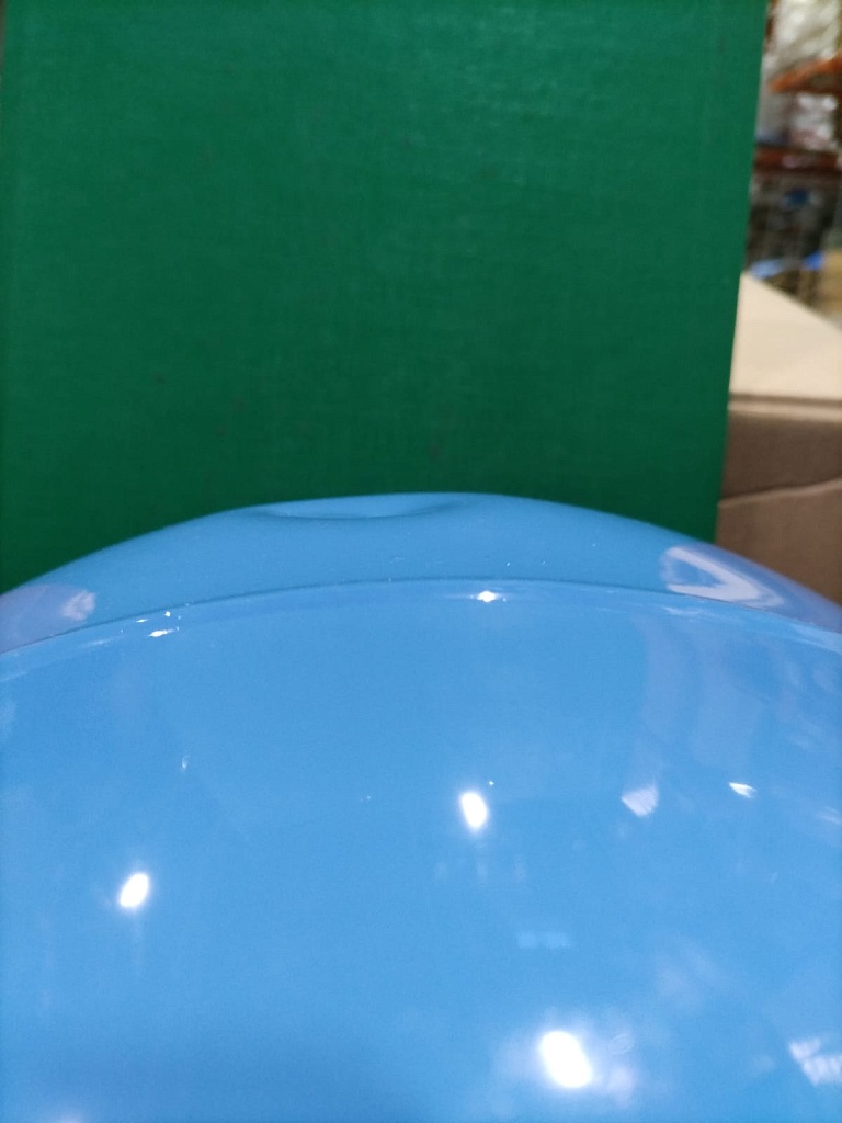 Уцененный товар (ВМЯТИНА НА КОРПУСЕ): Расширительный бак STOUT STW-0001 гидроаккумулятор 24 л. вертикальный (цвет синий), STW-0001-000024