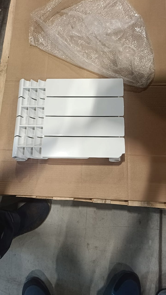 Уцененный товар (повреждённая секция / скол ЛКП): Радиатор биметаллический ROMMER Profi BM 350 4 секции боковое подключение (BI350-80-80-130) (RAL9016), RBM-1210-035004