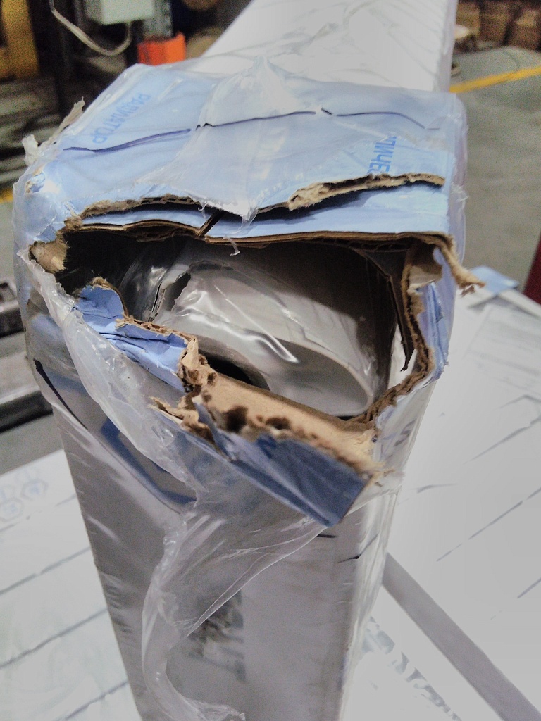 Уцененный товар (нарушена упаковка, вмятина и скол в верхней части крайней секции, сколы ребра крайней секции): Радиатор биметаллический STOUT VEGA 500 10 секций боковое подключение (белый RAL 9016), SRB-1310-050010