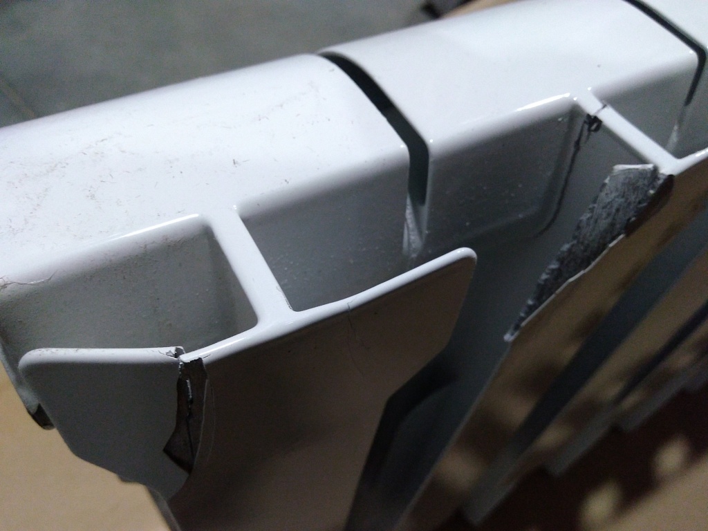 Уцененный товар (сколы на ламелях, замятие ламели на крайней секции): Радиатор биметаллический ROMMER Profi BM 350 12 секций боковое подключение (BI350-80-80-130) (RAL9016), RBM-1210-035012