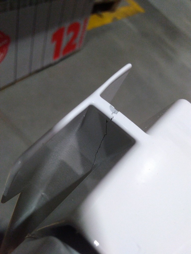 Уцененный товар (нарушена упаковка, трещина ламели): Радиатор биметаллический ROMMER Profi BM 350 12 секций боковое подключение (BI350-80-80-130) (RAL9016), RBM-1210-035012