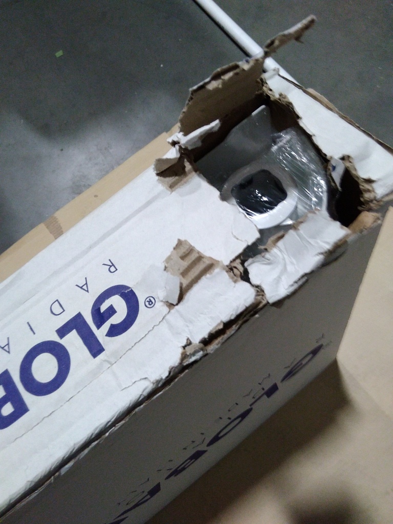 Уцененный товар (нетоварный вид упаковки): Радиатор биметаллический Global STYLE PLUS 350 6 секций боковое подключение (белый RAL 9010), STP03501006