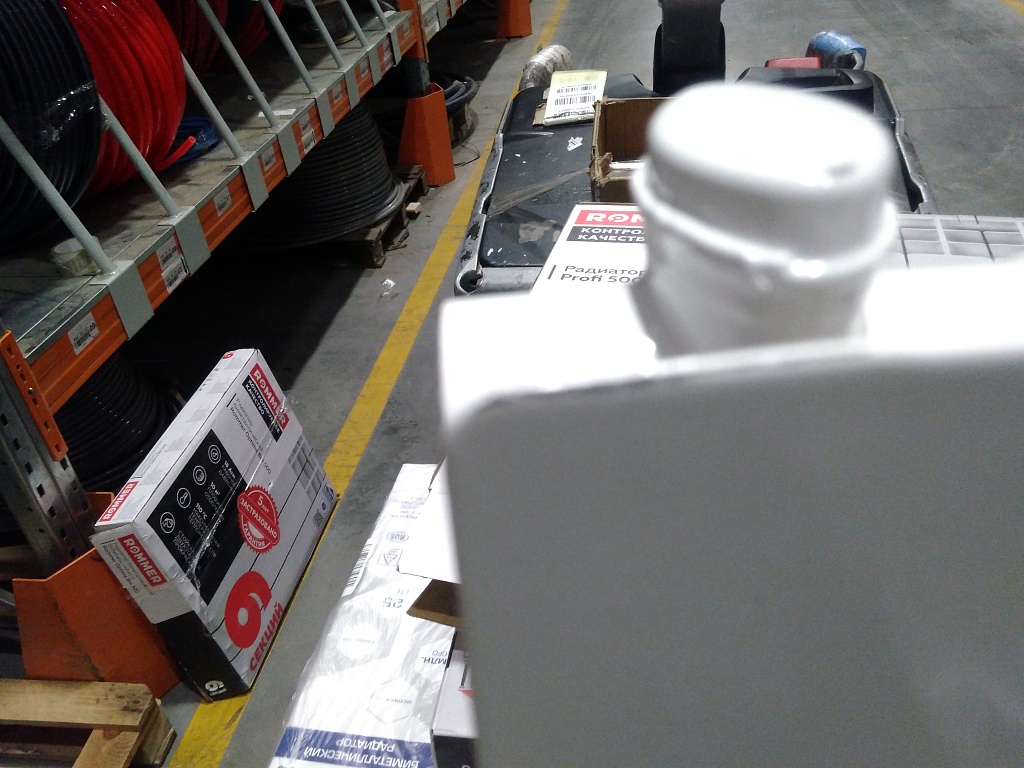 Уцененный товар (ЦАРАПИНЫ / СКОЛЫ ЛКП): Радиатор алюминиевый ROMMER Profi 500 8 секции (AL500-80-80-100) (RAL9016), RAL-1210-050008