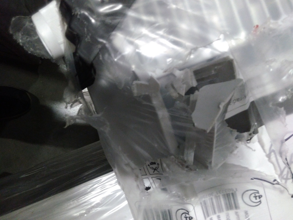 Уцененный товар (вмятина на боковой панели): Стальной панельный радиатор ROMMER Ventil 11/500/2000 нижнее правое подключение, RRS-2020-115200