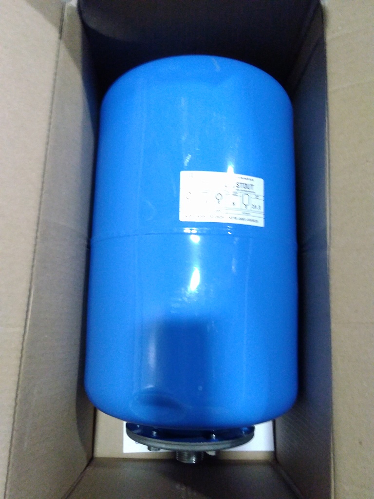 Уцененный товар (вмятина, потертости): Расширительный бак STOUT STW-0001 гидроаккумулятор 20 л. вертикальный (цвет синий), STW-0001-000020