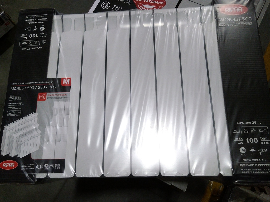Уцененный товар (сколы, потертости на коллекторе, треснул колпачок, нарушена упаковка): Радиатор биметаллический RIFAR MONOLIT VENTIL 500 MVR 10 секций нижнее правое подключение (белый RAL 9016), 3RM50.VR-10
