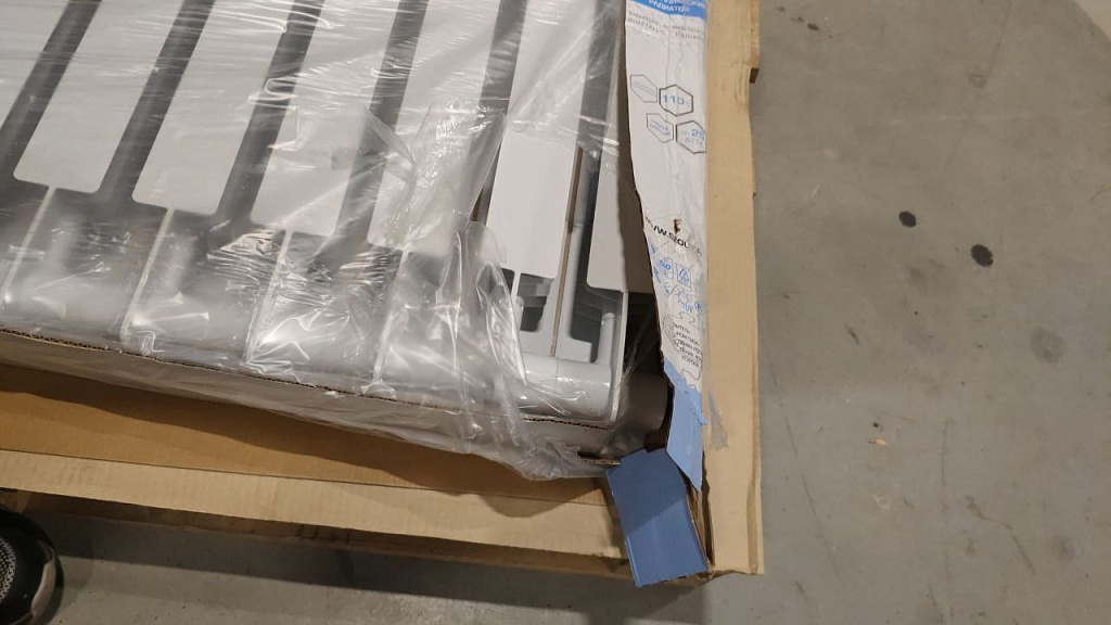 Уцененный товар (нарушена упаковка, трещина на ламели крайней секции): Радиатор биметаллический STOUT ALPHA 500 12 секций боковое подключение (белый RAL 9016), SRB-2310-050012