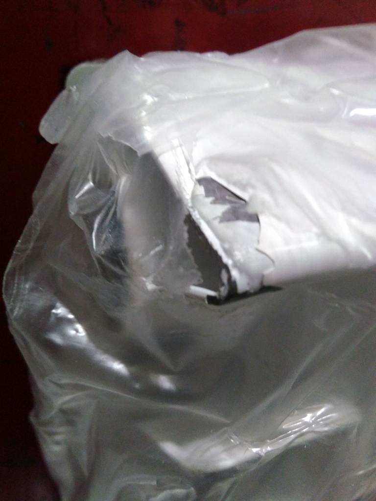 Уцененный товар (нарушена упаковка, скол краски, вмятина в верхней части крайней секции): Радиатор биметаллический STOUT TITAN 500 6 секций боковое подключение (белый RAL 9016), SRB-3310-050006