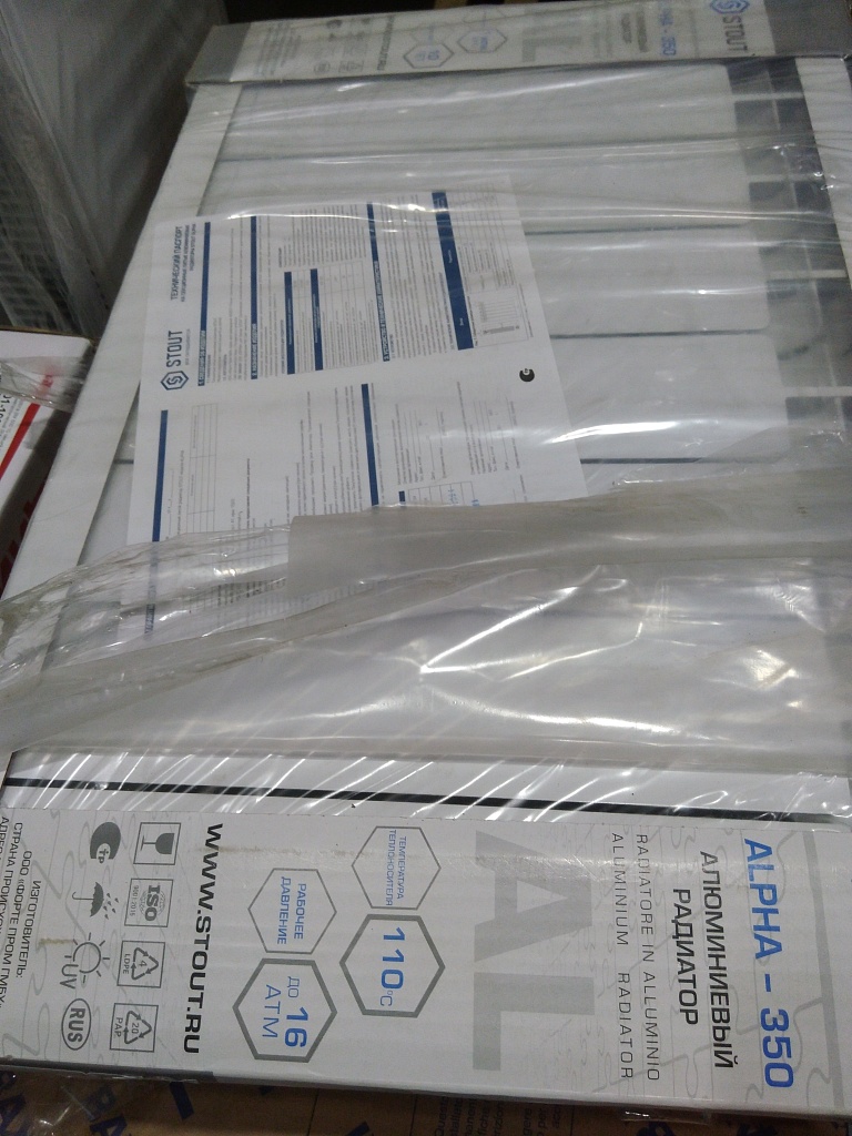 Уцененный товар (нарушена упаковка, скол ламели крайней секции): Радиатор алюминиевый STOUT ALPHA 350 8 секций боковое подключение (белый RAL 9016), SRA-2310-035008