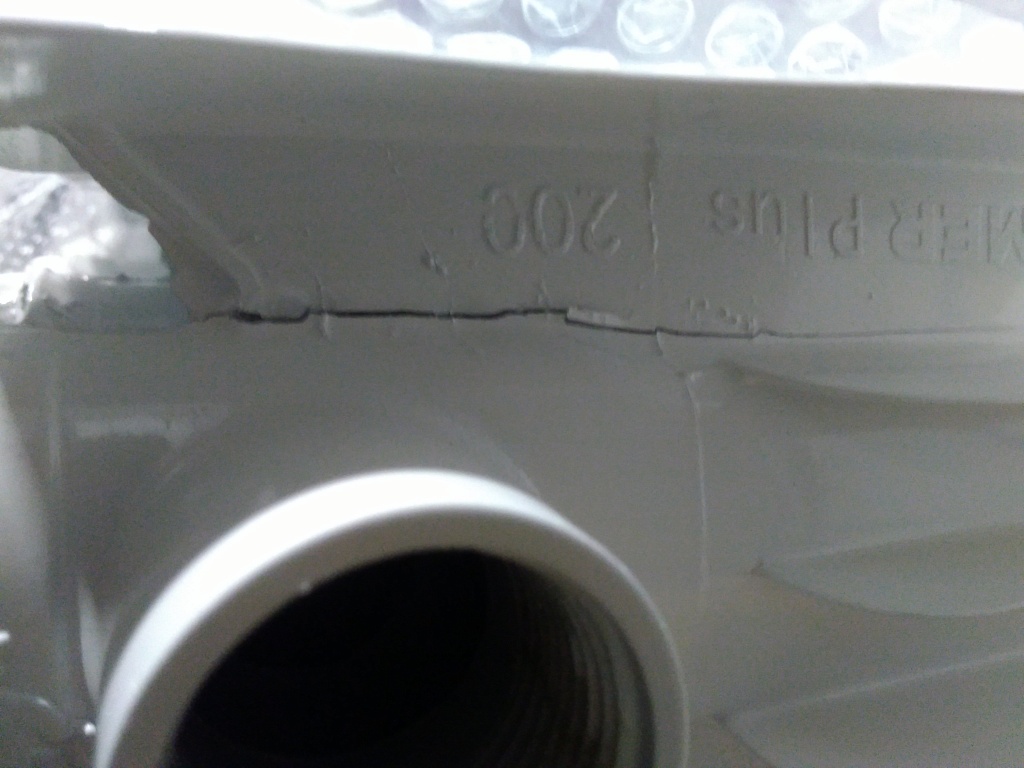 Уцененный товар (трещина ламели крайней секции): Радиатор алюминиевый ROMMER Plus 200 8 секций боковое подключение (RAL9016), RAL-3210-020008