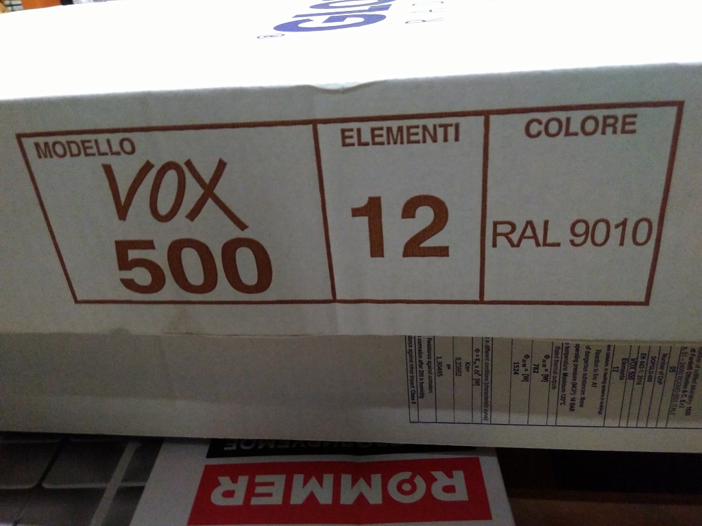 Уцененный товар (нарушена упаковка, замятие и потертость на ламели крайней секции): Радиатор алюминиевый Global VOX- R 500 12 секций боковое подключение (белый RAL 9010), VX05001012