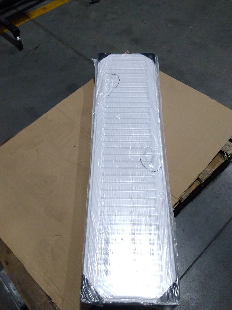 Уцененный товар (потертости на лицевой панели): Стальной панельный радиатор ROMMER Ventil 22/300/1200 нижнее правое подключение, RRS-2020-223120