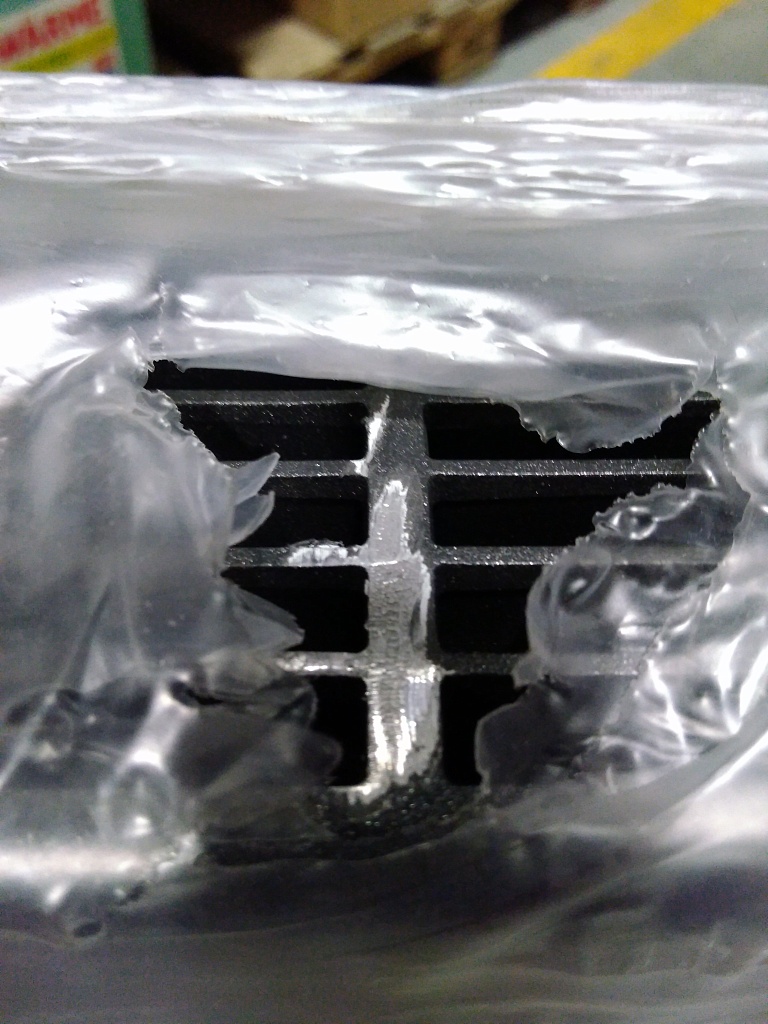 Уцененный товар (Царапина): Радиатор биметаллический RIFAR SUPReMO VENTIL 500 SVR 6 секций нижнее правое подключение (Цвет АНТРАЦИТ)