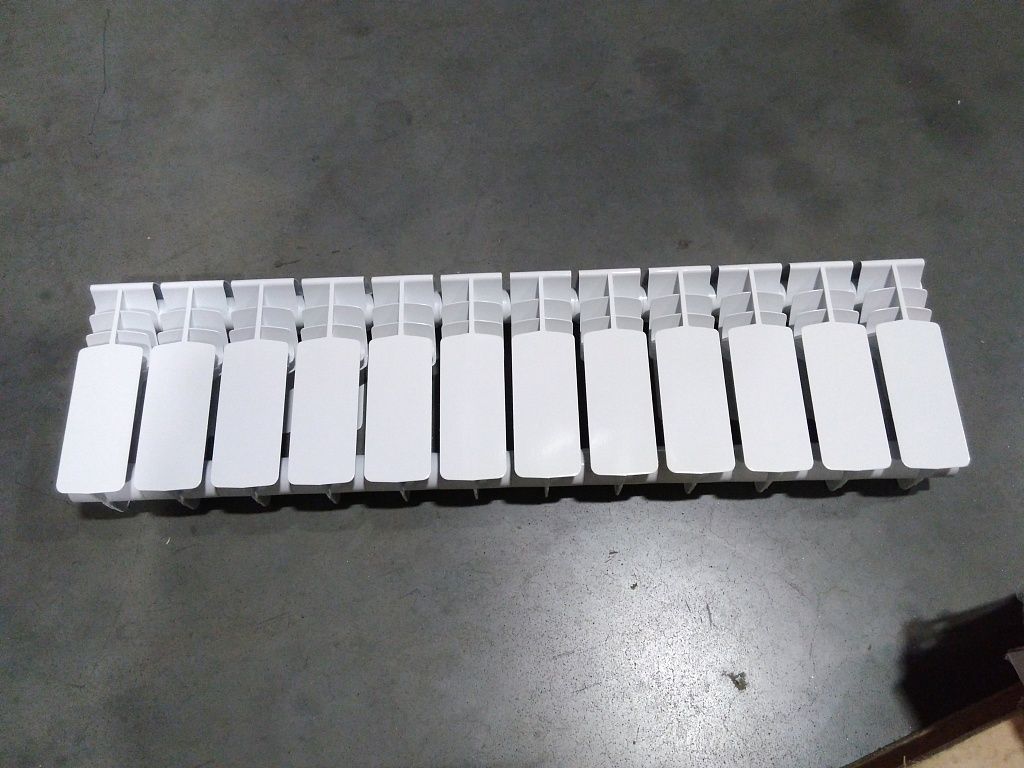 Уцененный товар (нарушена упаковка, скол на ламели крайней секции): Радиатор биметаллический ROMMER Plus BM 200 12 секций боковое подключение (RAL9016), RBM-3210-020012