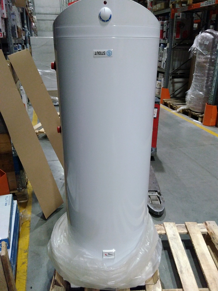 Уцененный товар (вмятина, сколы краски): Водонагреватель STOUT бойлер косвенного нагрева настенный 200 л.