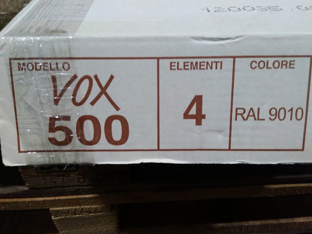 Уцененный товар (с экспозиции, нарушена упаковка ): Радиатор алюминиевый Global VOX- R 500 4 секции боковое подключение (белый RAL 9010), VX05001004