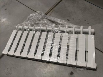 Уцененный товар (Трещина на корпусе): Радиатор алюминиевый STOUT Bravo 350 12 секций боковое подключение RAL9010, SRA-0110-035012