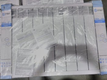 Уцененный товар (нарушена упаковка, вмятина и скол в верхней части крайней секции, сколы ребра крайней секции): Радиатор биметаллический STOUT VEGA 500 10 секций боковое подключение (белый RAL 9016), SRB-1310-050010