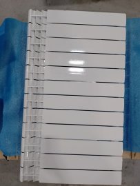 Уцененный товар (ВМЯТИНА/КОЦКА НА РЕЗЬБЕ): Радиатор биметаллический ROMMER Profi BM 500 12 секции боковое подключение (BI500-80-80-150) (RAL9016), RBM-1210-050012