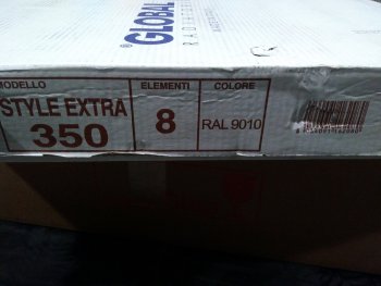 Уцененный товар (нетоварный вид упаковки): Радиатор биметаллический Global STYLE EXTRA 350 8 секций боковое подключение (белый RAL 9010), STE03501008