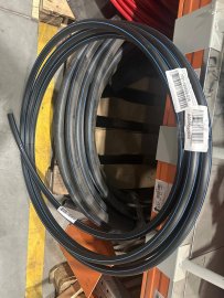 Уцененный товар (отрезок): Труба напорная CYKLON ПЭ100 DN25х2,3 PN16 SDR 11 с син. полосой, метр. разметка (Отгрузка кратно 5 м.)