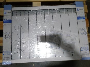 Уцененный товар (нарушена упаковка, скол краски и замятие на крайней секции): Радиатор биметаллический STOUT VEGA 500 10 секций боковое подключение (белый RAL 9016), SRB-1310-050010