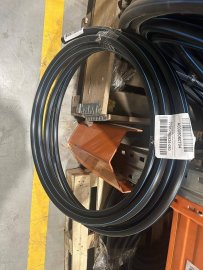 Уцененный товар (отрезок): Труба напорная CYKLON ПЭ100 DN25х2,3 PN16 SDR 11 с син. полосой, метр. разметка (Отгрузка кратно 5 м.)