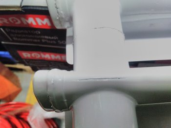 Уцененный товар (зав. брак литья (трещина на коллекторе)): Радиатор алюминиевый ROMMER Plus 500 8 секций боковое подключение (RAL9016), RAL-3210-050008