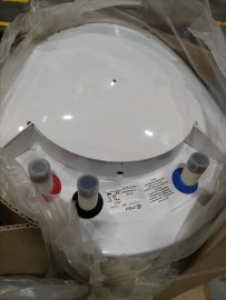 Уцененный товар (НЕ ТОВАРНЫЙ ВНЕШНИЙ ВИД / СЛОМАННЫЕ КРЕПЛЕНИЯ КРЫШКИ): Бойлер косвенного нагрева STOUT настенный 150 л., SWH-1210-000150